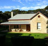 Dudley Villa - Schoolies Week Accommodation