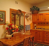 Citrus Cottage - Schoolies Week Accommodation