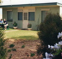 Oaklands Fishing Cottage - Schoolies Week Accommodation