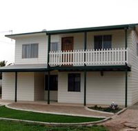 Louth Bay Holiday Apartment - Schoolies Week Accommodation