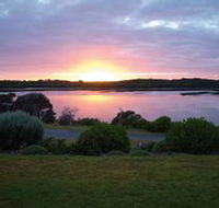 Lake View Apartments - Schoolies Week Accommodation