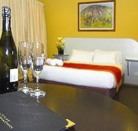 Victoria Hotel - Strathalbyn - Schoolies Week Accommodation