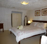 Underground Bed and Breakfast - Schoolies Week Accommodation