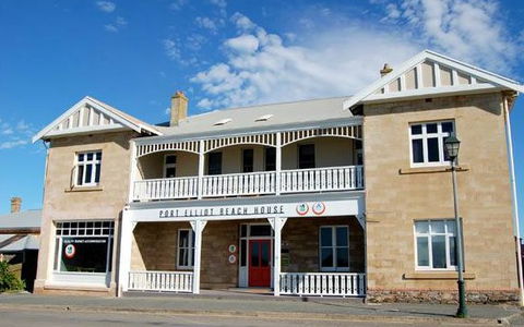 Port Elliot Beach House YHA - Schoolies Week Accommodation 0