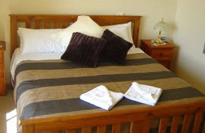 Riverfront Retreat - Schoolies Week Accommodation 4