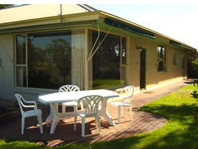 Riverfront Retreat - Schoolies Week Accommodation 6