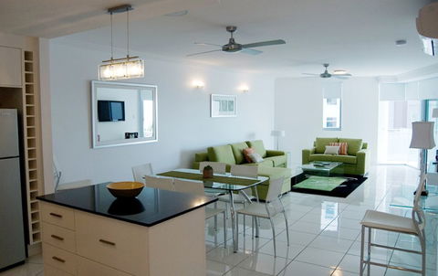 Vision Cairns Esplanade - Schoolies Week Accommodation 0