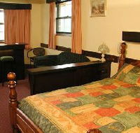 Olde Tudor Hotel - Schoolies Week Accommodation