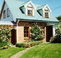 Conmel Cottage - Schoolies Week Accommodation