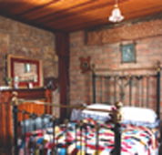 Hamilton's Cottage Collection and Country Gardens - Georges Cottage - Schoolies Week Accommodation