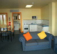Smugglers Rest - Schoolies Week Accommodation