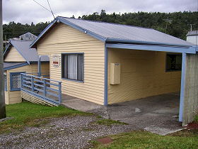 George's Cottage - Schoolies Week Accommodation 0
