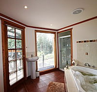 Love Grove Guest House - Schoolies Week Accommodation