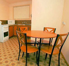 Glasgow Lodge - Schoolies Week Accommodation 5