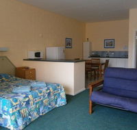 Penguin Holiday Apartments - Schoolies Week Accommodation
