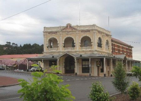 Empire Hotel - Schoolies Week Accommodation 1