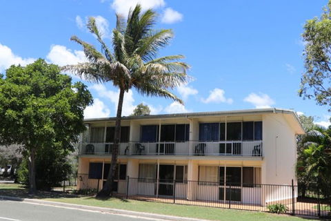 Pippies Beachhouse - Schoolies Week Accommodation 0