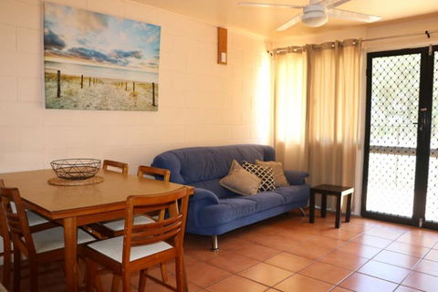 Pippies Beachhouse - Schoolies Week Accommodation 1