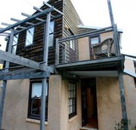 Pamela's Beach House  Studio - Schoolies Week Accommodation