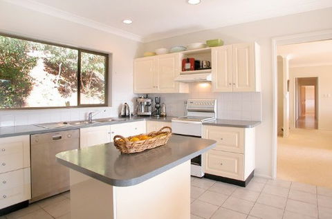 Barefoot Oasis Bangalow - Schoolies Week Accommodation 0