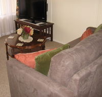 Bluebell Cottage - Schoolies Week Accommodation