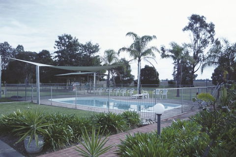 Aaroona Holiday Resort - Schoolies Week Accommodation 0