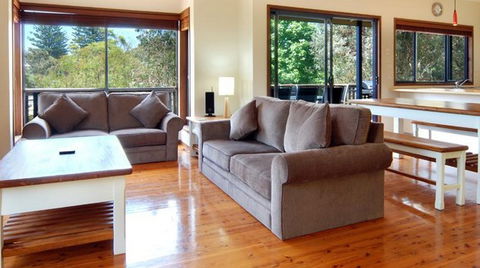 Burra By The Beach - Schoolies Week Accommodation 4