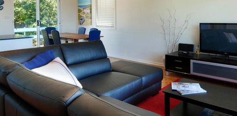 Beach Kharma Cottage - Schoolies Week Accommodation 0