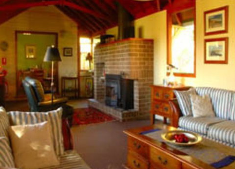 Broomelea - Schoolies Week Accommodation 0