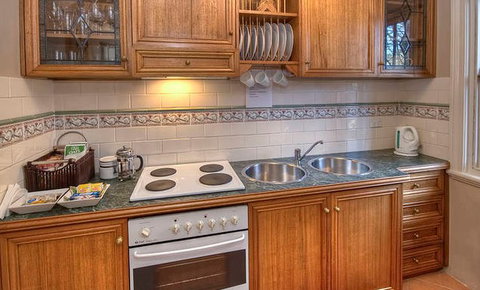 Bridal Falls Cottage - Schoolies Week Accommodation 1