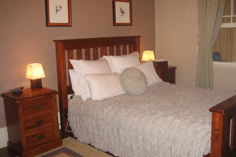 Bridal Falls Cottage - Schoolies Week Accommodation 2