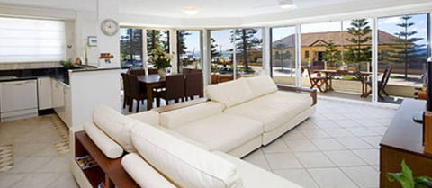 Absolute Beachfront Manly Bed And Breakfast - Schoolies Week Accommodation 5