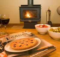 Bingle Tree Retreat - Schoolies Week Accommodation