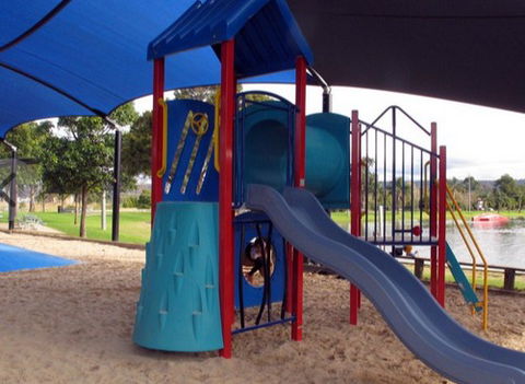 Cables Lodge Accommodation - Schoolies Week Accommodation 0