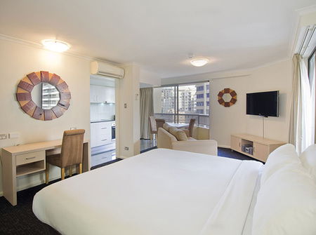 Oaks Hyde Park Plaza - Schoolies Week Accommodation 1