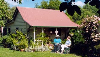 A Settlers Cottage - Schoolies Week Accommodation 0