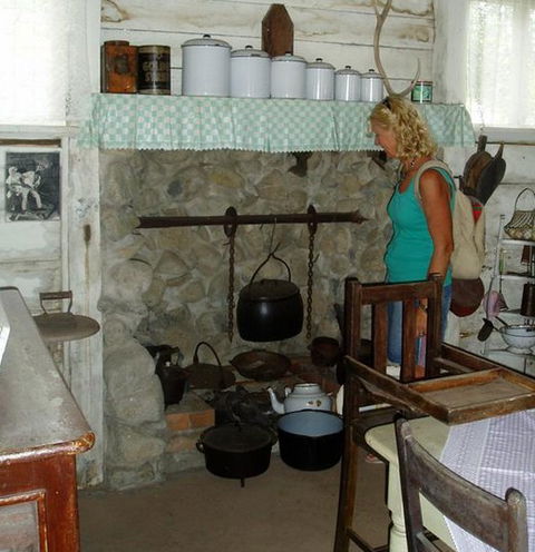 A Settlers Cottage - Schoolies Week Accommodation 2