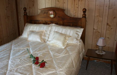 A Settlers Cottage - Schoolies Week Accommodation 4