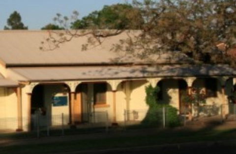 A Settlers Cottage - Schoolies Week Accommodation 5