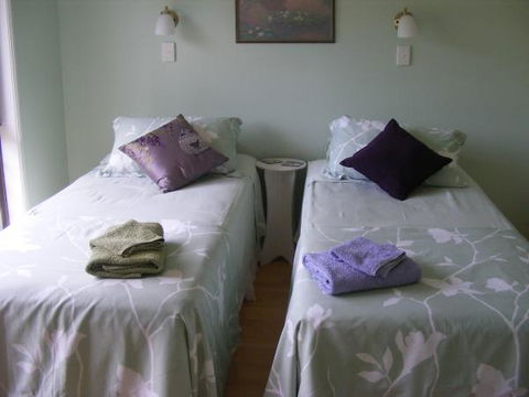 Alligator Creek Bed And Breakfast - Schoolies Week Accommodation 3