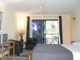 Grasstree Beach Bed And Breakfast - Schoolies Week Accommodation 1