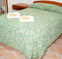 R  R  Woodgate Beach - Schoolies Week Accommodation