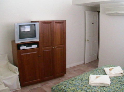 R & R @ Woodgate Beach - Schoolies Week Accommodation 1