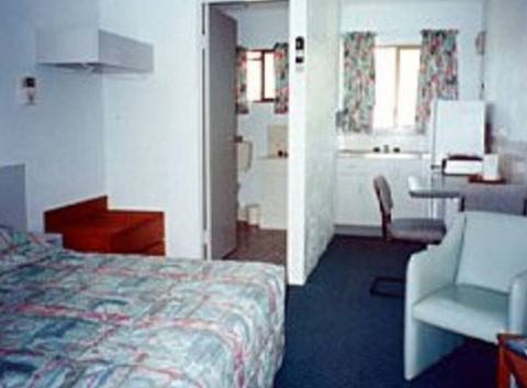 Kinka Palms Beachfront Apartments / Motel - Schoolies Week Accommodation 4