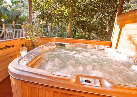 Rainforest Ranch - Schoolies Week Accommodation 2