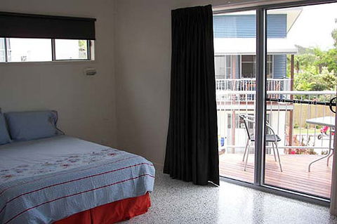 Emu's Beach Resort - Schoolies Week Accommodation 1