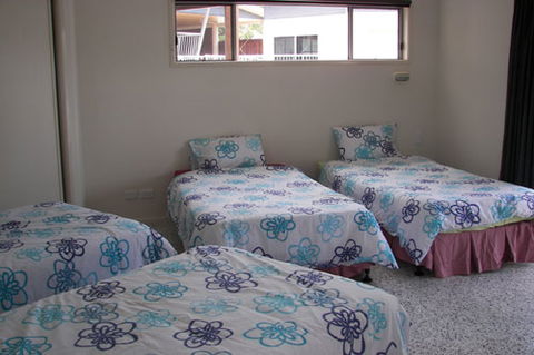 Emu's Beach Resort - Schoolies Week Accommodation 2