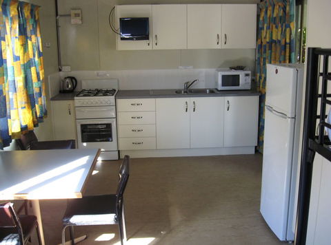 Hillcrest Holiday Park - Schoolies Week Accommodation 1