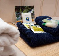 Blue Shades Motel - Schoolies Week Accommodation