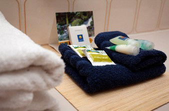 Blue Shades Motel - Schoolies Week Accommodation 0